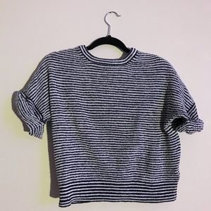 Short sleeved sweater